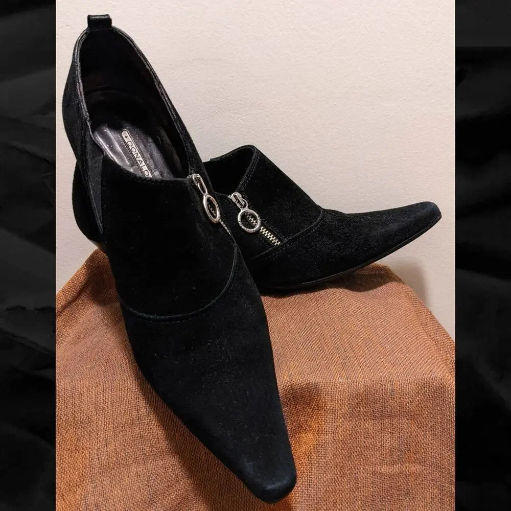 Donald J Pliner Suede Zip Booties Narrow Snip Toe Louis Heel EUC